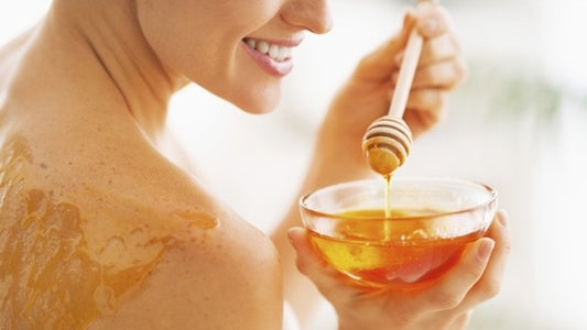 6 Ways To Use Honey For Dry Skin: DIY Scrub To Night Serum