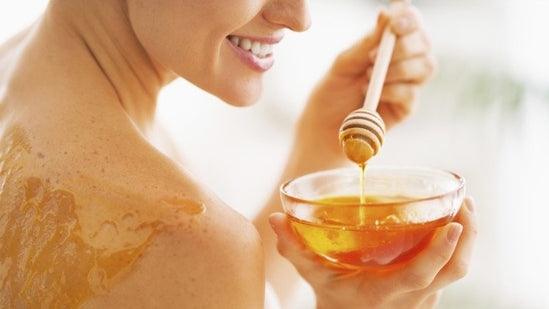 6 Ways To Use Honey For Dry Skin: DIY Scrub To Night Serum